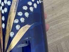 画像17: フランスアンティーク スズラン ブルーガラス 白いミュゲの絵付け フラワーベース [202507-32] (17)