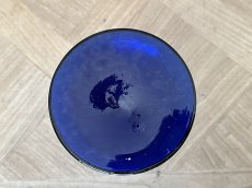 画像19: フランスアンティーク スズラン ブルーガラス 白いミュゲの絵付け フラワーベース [202507-32] (19)