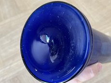 画像20: フランスアンティーク スズラン ブルーガラス 白いミュゲの絵付け フラワーベース [202507-32] (20)