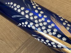 画像18: フランスアンティーク スズラン ブルーガラス 白いミュゲの絵付け フラワーベース [202507-32] (18)