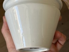 画像12: クレイユエモントロー 白いジャムポット 高さ7.8cm [202507-56] (12)