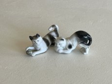 画像1: ドイツ アンティーク ポーセリン製ねこ2個セット〖202410-010〗 (1)