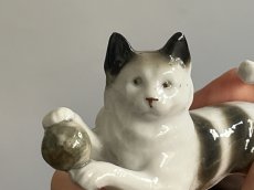 画像9: ドイツ アンティーク ポーセリン製ねこ2個セット〖202410-010〗 (9)