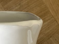 画像12: 20世紀 シモーヌ・ファヴィエ ムスティエ 白釉 大型ピシェ[202507-65] (12)