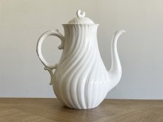 画像2: サルグミンヌ 白いポーセリン 螺旋レリーフ コーヒーポット [202507-66] (2)