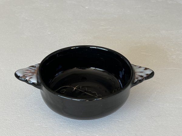 画像1: 南仏陶器 ヴァロリス 黒いブイヨンボウル 魚のスクラッチ絵 ＃3〖202410−028〗 (1)