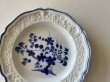 画像2: 19世紀 フランス北部 花リム皿 花レリーフ 青い絵付けプレート ＃2〖02404−36〗 (2)