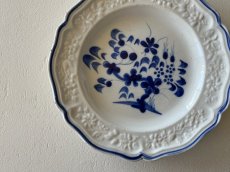 画像3: 19世紀 フランス北部 花リム皿 花レリーフ 青い絵付けプレート ＃2〖02404−36〗 (3)