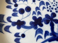 画像4: 19世紀 フランス北部 花リム皿 花レリーフ 青い絵付けプレート ＃3〖202404−36〗 (4)