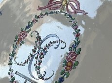 画像6: フランス東部 ファイアンス お花とモノグラム、ヤグルマギク 絵付けプレート ＃1〚202504-014〛 (6)