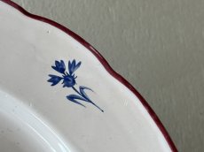 画像11: フランス東部 ファイアンス お花とモノグラム、ヤグルマギク 絵付けプレート ＃1〚202504-014〛 (11)