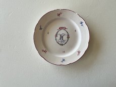 画像20: フランス東部 ファイアンス お花とモノグラム、ヤグルマギク 絵付けプレート ＃1〚202504-014〛 (20)