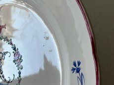 画像7: フランス東部 ファイアンス お花とモノグラム、ヤグルマギク 絵付けプレート ＃2〚202504-015〛 (7)