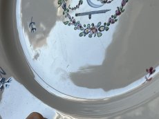 画像8: フランス東部 ファイアンス お花とモノグラム、ヤグルマギク 絵付けプレート ＃2〚202504-015〛 (8)