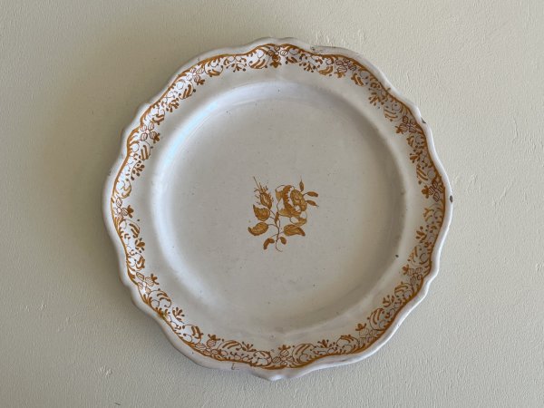 画像1: ☆ギャルリーイデコ☆ 18世紀 ミディ地方 白釉 黄色いお花の絵付け 花リムプレート 25cm #1〖202407−019〗 (1)