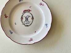 画像26: フランス東部 ファイアンス お花とモノグラム、ヤグルマギク 絵付けプレート ＃2〚202504-015〛 (26)