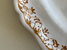 画像10: ☆ギャルリーイデコ☆ 18世紀 ミディ地方 白釉 黄色いお花の絵付け 花リムプレート 25cm #1〖202407−019〗 (10)