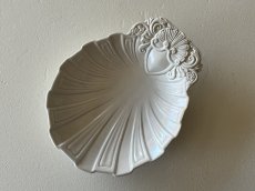 画像1: フランスアンティーク 丸いフォルムの シェル形 プレート〖202504-79〗 (1)