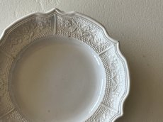 画像2:  19世紀 ランベルヴィレー 白いレリーフ皿 ＃1〖202504-80〗 (2)