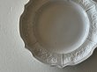 画像3:  19世紀 ランベルヴィレー 白いレリーフ皿 ＃1〖202504-80〗 (3)