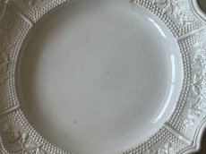 画像4:  19世紀 ランベルヴィレー 白いレリーフ皿 ＃1〖202504-80〗 (4)