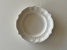 画像1: 19世紀 ランベルヴィレー 白いレリーフ皿 ＃2〖202504-81〗 (1)