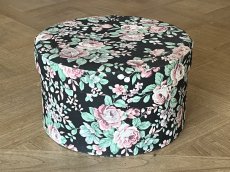 画像2: ヴィンテージボックス 黒地にお花柄 カルトナージュ BOX 直径26.7cm [202508-09] (2)