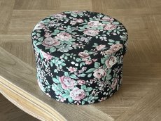 画像1: ヴィンテージボックス 黒地にお花柄 カルトナージュ BOX 直径26.7cm [202508-09] (1)