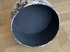 画像8: ヴィンテージボックス 黒地にお花柄 カルトナージュ BOX 直径26.7cm [202508-09] (8)