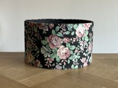 画像11: ヴィンテージボックス 黒地にお花柄 カルトナージュ BOX 直径26.7cm [202508-09] (11)