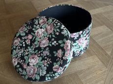 画像20: ヴィンテージボックス 黒地にお花柄 カルトナージュ BOX 直径26.7cm [202508-09] (20)