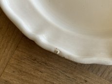 画像8: ムスティエ 白釉 花リム プレート 24.5cm ＃1 [202508-21] (8)