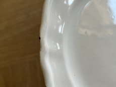 画像9: ムスティエ 白釉 花リム プレート 24.5cm ＃1 [202508-21] (9)