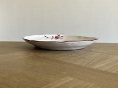 画像13: フランス東部 サンクレモン 白釉に赤い薔薇の絵付けプレート ＃1 [202508-23] (13)